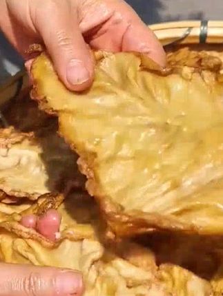 湖南农家米糠谷壳烟熏腊肠,开边去油,难怪这么多人爱呢 #湖南农家米糠谷壳烟熏腊肠