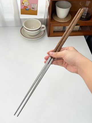 加长筷子真的很懂事!不怕被油溅到啦~ #加长筷子 #油炸筷子 #油炸筷