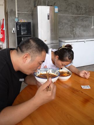 这样子的一碗酸辣粉好丰富, 想吃啥子都有,在家自由DIY,搭配煎蛋青菜都可以,口感比之前更丰富了,平时不知道吃啥都可以来一碗#酸辣粉 #嗦粉 #蜀中桃子姐