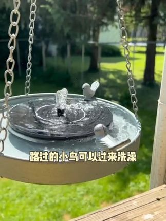 太阳能小型喷泉,户外水景新选择 庭院休闲好搭子!太阳能小型喷泉,白天晒太阳喷水,营造轻松氛围,傍晚收起也不占地,适配露台小池、花园水景,给休闲时光加分 。#造景 #喷泉