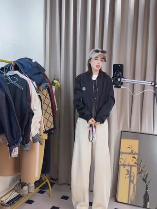 1013秋季新款特色纽扣棒球服外套女设计感显瘦显高工装夹克 #显瘦穿搭 #气质穿搭 #女装 #搭配技巧 #今日穿搭