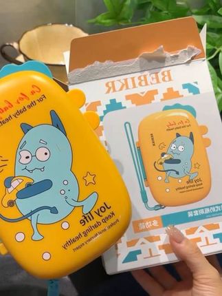 宝妈宝爸们看过来!这款婴幼儿三代多功能便携式奶瓶刷套装绝啦!折叠刷头设计,收纳不占地,出门带着超方便。软毛材质温和不伤瓶,清洗奶嘴也超轻松,洗杯更是不在话下。给宝宝用的,干净卫生很重要,快入手!#婴幼儿奶瓶刷 #便携式刷子 #软毛清洁 #母婴好物 #奶瓶清洗工具
