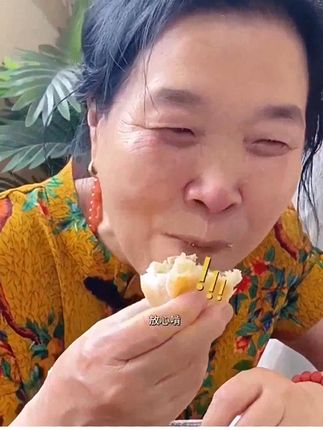 #早餐吃什么 #中秋#抖音美食推荐官 月饼 这月饼馅料足,独立包装,超好吃哦~🎑祝中秋快乐,记得留块月饼给我哦 #苏式月饼 #零食推荐
