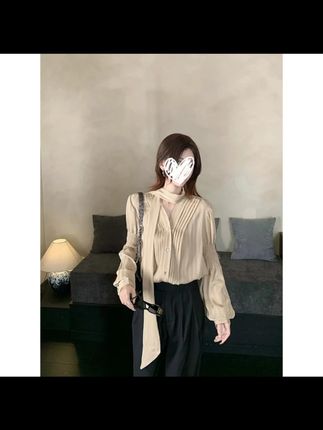 华尔兹 杏金色V领衬衫女秋新款小众设计长袖衬衣宽松上衣 #今日穿搭 #休闲穿搭 #ootd搭配 #简约休闲风 #休闲款