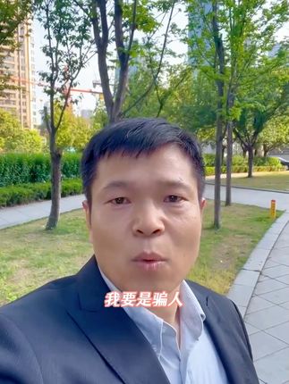 <香葱肉松卷>咸香软糯的香葱肉松卷,不仅有肉松和沙拉酱,还添加了香葱增加风味,唇齿留香!#香葱肉松卷 #早餐
