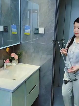 终于出这种吸盘的#毛巾架 #拖鞋架 了,还是双杆的很实用,牢固还不伤墙面#卫生间好物 #吸盘置物架 #免打孔
