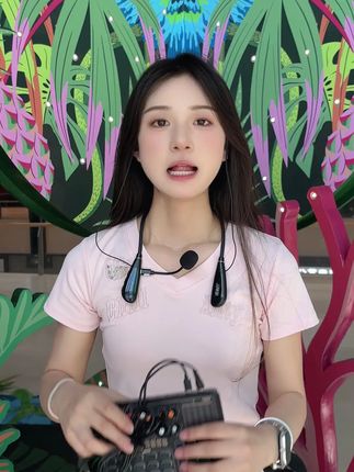 耳机、话筒、声卡 三合一的设备,网红直播、拍视频更方便#网红唱歌设备#耳机声卡一体机 #唱歌设备 #无线声卡