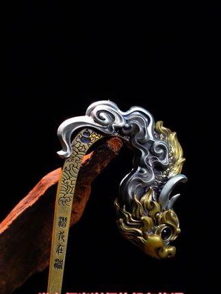 谢师礼很有格调#en月落孤城 #门尼红绣花 #看着我眼睛