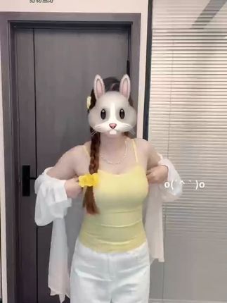 入秋穿搭怎么能少了这件内搭吊带呢? #吊带#穿搭#甜美女孩#ootd穿搭#入秋穿搭