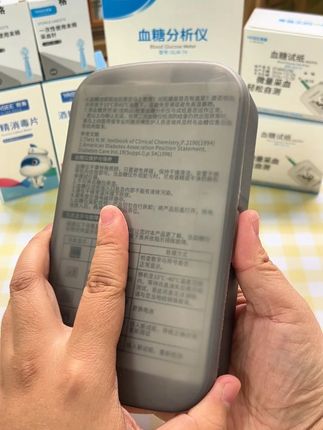 #血糖仪 #血糖监测 #血糖高 给家里老人买测糖仪还是要买这种使用简单又方便的,这样测血糖就方便多了