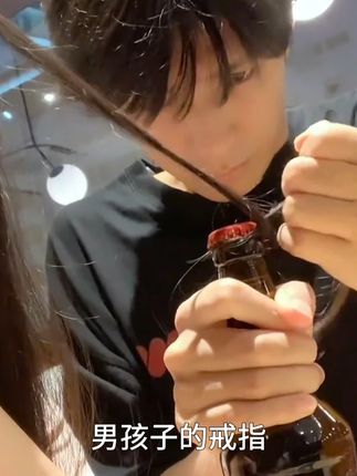 男孩子的戒指不需要太贵,但一定要帅。#玩个很新的东西 #男生配饰 #链条戒指 #开啤酒链条戒