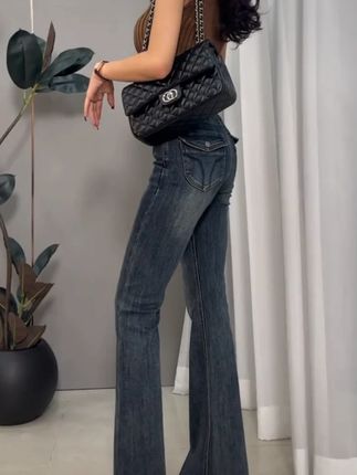 雾霾蓝复古中高腰微喇牛仔裤女2025秋季高雅弹力显瘦提臀喇叭裤女#秋季牛仔裤 #雾霾蓝牛仔裤 #微喇牛仔裤 #显瘦牛仔裤 #女性牛仔裤