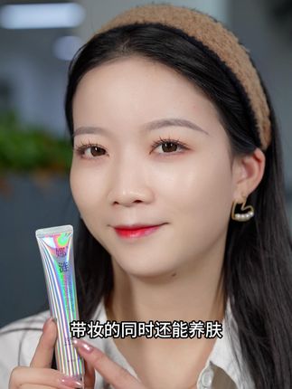 早八党快速出门秘籍!娜涟妆前隔离霜隐形毛孔,叠加散粉就是天生好皮肤,直男根本看不出化妆,学生党早课必备!#娜涟光感隔离霜#娜涟#素颜霜 #寻妆中国 O71