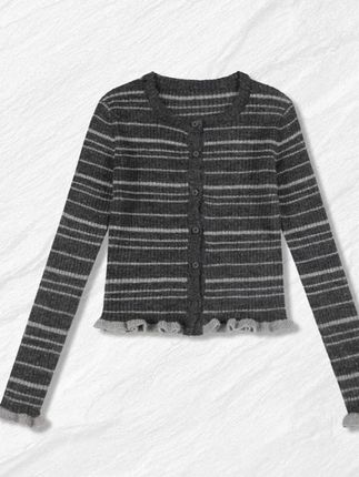 #设计感针织衫 #条纹针织衫 #ootd穿搭 #秋季新款 #谁穿谁好看