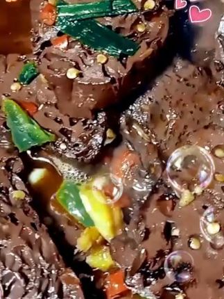 农家新鲜土猪血,炒着吃,炖着吃都好好吃,天冷了多上一锅太安逸了#妈呀太香了#猪血#农村美食#猪血家常