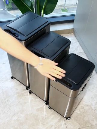 带滑轮的智能垃圾桶,哪里需要推哪里 #智能垃圾桶  #居家好物  #好物推荐🔥