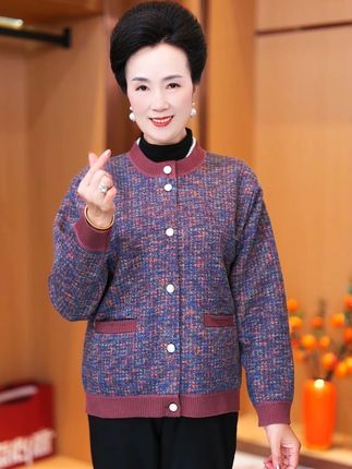 心态胜过年龄,微笑胜过颜值,健康胜过一切 #奶奶针织衫 #妈妈装秋装 #面料柔软舒适