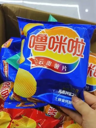 解馋小零食推荐 噜咪啦薯片27年的老品牌了,却很多外省宝宝都没有吃过,我们每一片薯片都是真材实料,给国货品牌一个机会,尝一尝我们云南的薯片#云南特产#解馋 #噜咪啦鲜切薯片 #国货