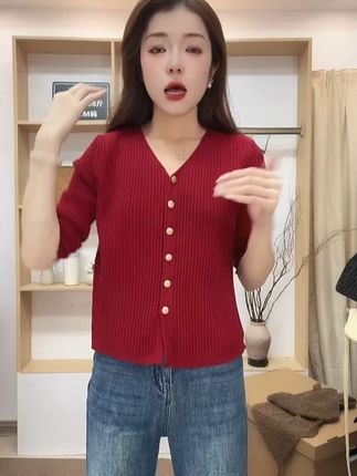 洋气V领显瘦长袖薄款毛针织衫上衣2025早秋新款韩版单排扣上衣#洋气V领显瘦 #上衣 #上衣穿搭 #秋季上衣分享 #上衣