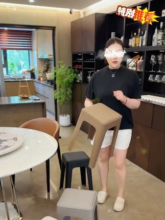 软包凳子结实耐脏磨砂的质地看着就很高级 #家居好物  #客厅搭配  #软包凳子  #凳子 #发现生活发现美
