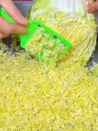 饺子剁馅刀家用老式大白菜擦丝板手动萝卜快速刨丝机多功能切菜器#切菜器 #切菜器推荐 #擦丝板 #剁馅神器 #刨丝机