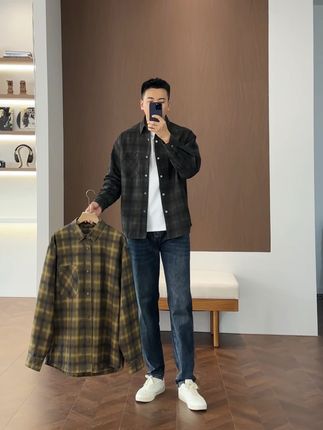 时尚圈都在疯抢的男款早秋格子衬衫外套。 面料质感很棒,细节满满,经典格纹永不过时,穿上它,你就是街头最靓的仔,轻松引领时尚潮流!#格子外套 #衬衫外套#夹克外套#外套#早秋穿搭