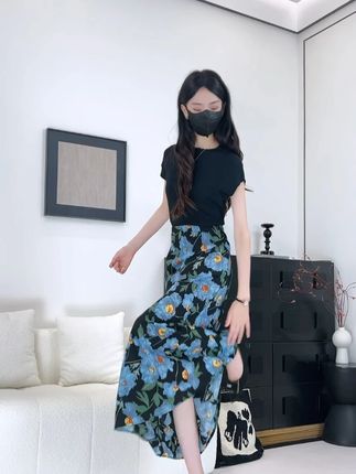 人生两个境界,一个知道,一个知足,知道自己想知道的,知足自己所拥有的#谁穿谁好看 #半身裙 #品质女装 #简约大气 #梨形身材穿搭