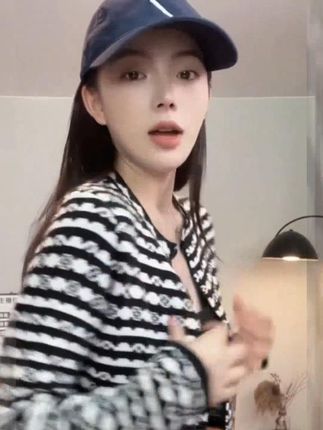 黑白条纹拼接性感千金名媛风针织开衫外套女法式上衣秋季#针织衫 #上衣# 百搭开衫 #时尚开衫# 显瘦开衫 #谁穿谁好看
