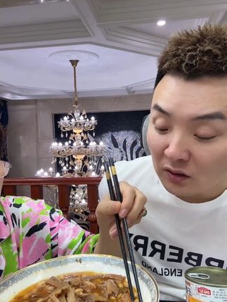 闽星带鱼150g*6罐黄豆香辣味品牌熟食营养特产鱼排小鱼仔零 #美食推荐 #美食爱好者 #美食 你吃过这种像牛排一样好吃的带鱼吗?这是我们福建的高品质特产——闽星带鱼!它的口感非常好,又嫩又滑,每一块都是肉质肥美的上品。而且它不仅肉厚,刺还特别少,吃起来更是鲜嫩多汁,外酥里嫩,真的是非常好吃。相信很多朋友都没有尝过这样的美味。今天趁着活动便宜,让您也能吃到这样正宗的美味带鱼,别犹豫了,赶快行动起来吧!#福建美食 #早餐吃什么 @DOU+小助手 @DOU+好生意
