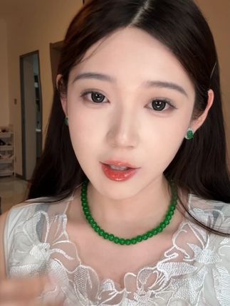 每次涂完都像给嘴做了spa 真材实料的精华口红#小树美唇部精华油 #护唇 #口红 #35岁