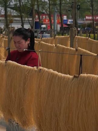 市面上红薯淀粉都不止5块钱一斤了,就算包装运费不要钱,红薯粉条也不止29.9五斤吧?#特色农产品 #粉条 #好吃不贵经济实惠 #丰收的季节 #我为家乡农产品代言
