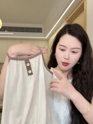 穿上又可爱又软萌的宝宝小吊带,家里有特别怕热的宝宝真的强烈推荐! #夏季穿搭 #宝宝衣服 #连体衣 #宝宝连体衣