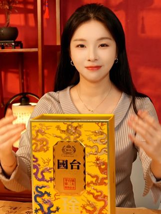 执杯对晚风,心事付酒中 #国台酒 #酒文化 #卿本佳人奈何缘尽