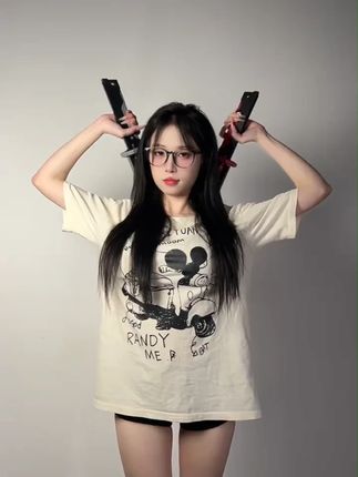 这把会冒火花的光剑应该是今年玩具届的黑马了吧!#光剑 #玩具 #玩儿个很新的东西