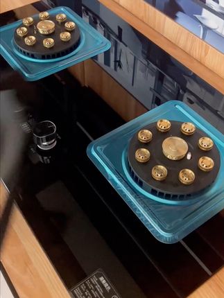 这款猛火燃气灶,火力猛到让你怀疑人生!对比老式灶具,火力十足 这款猛火燃气灶,火力猛到让你怀疑人生!对比老式灶具,火力十足,大火爆炒瞬间锁住食材鲜味,小火慢炖也能均匀受热,烹饪时间直接缩短一半!更棒的是,它的易拆洗设计,灶头一拆一冲,油污轻松搞定,再也不用费力洗刷刷!有了它,做饭不再是煎熬,分分钟变成厨房高手,赶紧入手,#猛火灶 #燃气灶 #燃气灶双灶推荐 #燃气灶工厂 #好物推荐🔥