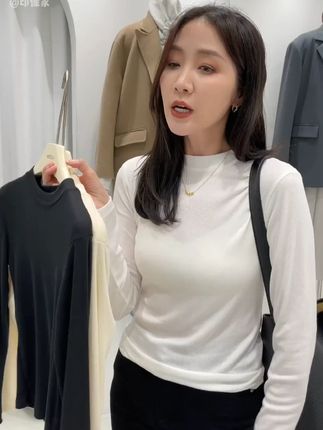 秋天必不可少的百搭基础款打底衫,半高领气质高级不会卡脖子 面料亲肤柔软弹力特别大,不挑搭配#长袖打底衫 #正肩t恤 #基础打底衫 #早秋不费力显贵穿搭