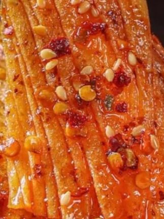 【解馋神器!辣条礼包超够味】这款湘食季网红辣条零食大礼包太懂吃货需求!里面种类丰富,深夜追剧、日常休闲吃超满足,开学季带一份和同学分享也合适。还原童年熟悉的香辣口感,辣度适中不烧胃,越嚼越香,独立小包装干净卫生,控制食量不浪费。不管是怀念儿时味道,还是嘴馋想吃点辣,都能解决零食单调、不够吃的问题,爱吃辣条的人闭眼囤准没错!#湘食季辣条大礼包 #网红休闲零食礼包 #深夜追剧解馋辣条 #开学季分享零食 #童年味辣条组合装