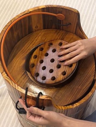 给身体一场不愿醒的松弛 SPA 实木泡澡桶,把森林的温柔请进浴室,每一次浸泡,都是与自然的深度拥抱,水温锁得住,疲惫退得快,给身体一场不愿醒的松弛 SPA。#家居必备好物 #原木风