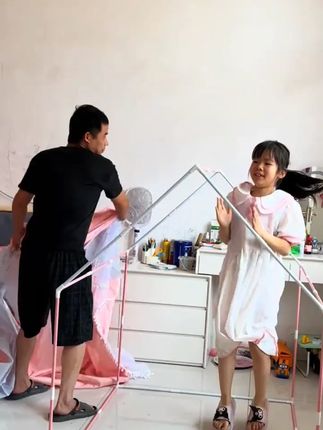 女儿的公主城堡秘密基地 儿童节给女儿送了心心念念的礼物帐篷#人类幼崽 #亲子互动 #六一儿童节礼物 #公主帐篷屋