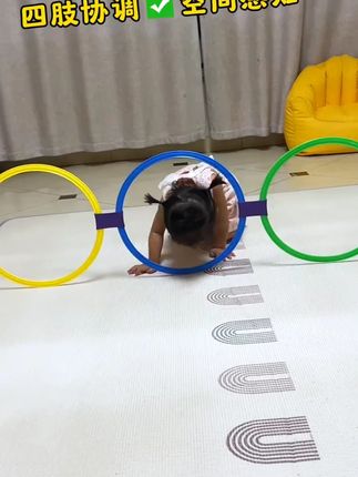 白天运动户外暴晒,不适合出门,爸爸在家陪娃这样玩,锻炼孩子身体协调,反应力和专注力#感统训练 #亲子游戏 #居家锻炼 #亲子互动 #儿童运动