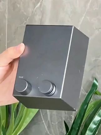 在窗户边上安装了个晾衣绳,顺手就能晾衣服晒被子,伸缩的设计,不用的时候收起来隐藏不占位置#晾衣绳