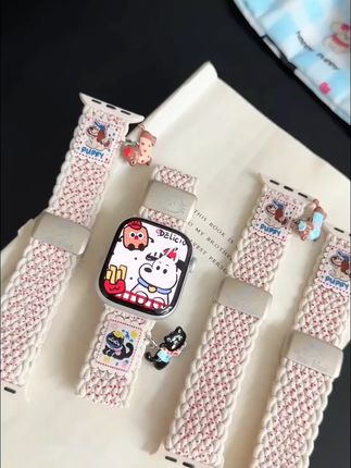 新款卡通可爱腊肠狗挂饰编织磁吸苹果手表带 适用Apple Watch苹果S10手表卡通挂饰磁吸表带S9/8代SE41/45/42mm#表带 #苹果表带 #iwatch表带 #AppleWatch表带 #苹果S10表带