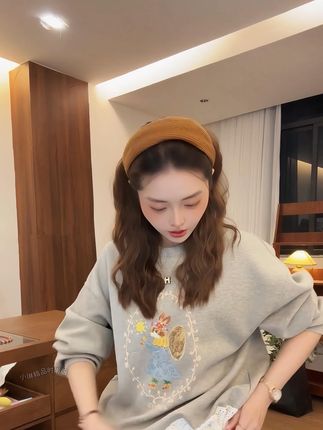 【许愿小兔】韩系圆领长袖落肩拼接气质百搭卫衣#谁穿谁好看 #ootd穿搭 #穿出高级感 #这样穿太好看了 #高级感穿搭
