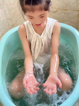 宝宝洗澡不再愁,大号浴桶包邮到家! 这个小玩意儿真的太好用了!孩子爱玩水#那个爱玩水的宝宝#爱洗澡的小宝宝