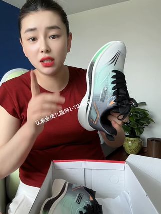夏季透气情侣跑步鞋,现在三十来块直接清了,喜欢的姐妹们抓紧搂啦!#跑步鞋 #跑步鞋推荐 #跑步鞋运动鞋