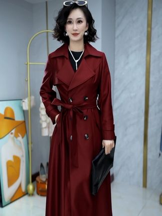 会穿是魅力,会搭是能力,时尚与年龄无关,穿出自己想要的样子。#谁穿谁好看#魅力女人#显瘦穿搭#秋季穿搭分享#风衣外套推荐