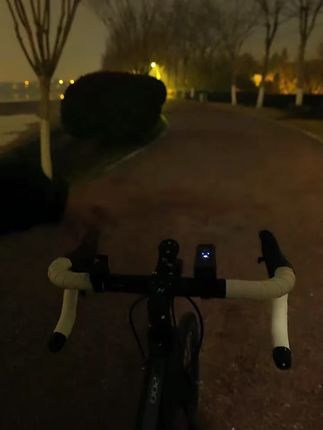 夜骑自行车前灯超亮骑行装备配件山地车公路车夜骑前照骑行灯尾灯#夜骑装备 #自行车前灯 #超亮骑行灯 #山地车配件 #公路车配件