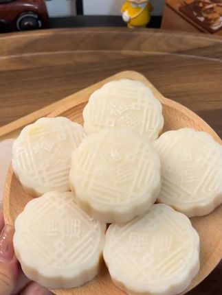 【榴莲冰皮月饼】榴莲夹心月饼中秋节送礼果肉冰皮爆浆水晶月饼整箱#榴莲月饼 #榴莲冰皮月饼 #月饼 #中秋节月饼礼盒 #榴莲控