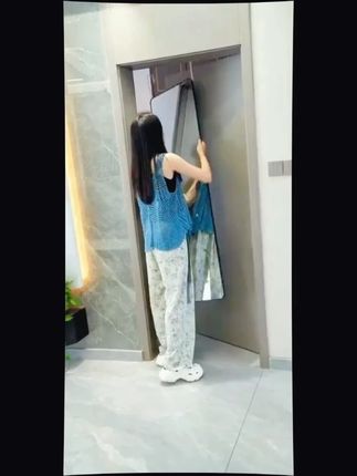 每天都干干净净的卧室 新买的全身镜 很实用 挂在卧室#强烈推荐 #门后非常省空间#一镜到底 #全身镜 #镜子 #极简生活