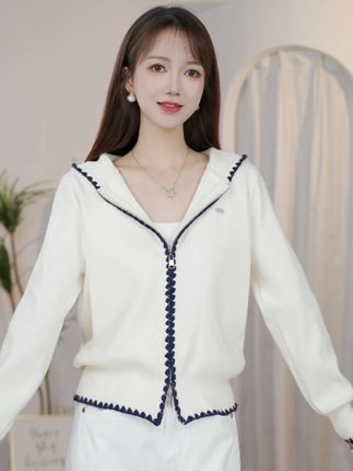 设计感洋气减龄针织衫韩版连帽针织衫女2025新款早秋宽松百搭 #韩版减龄 #早秋新款 #宽松百搭 #连帽开衫 #设计感针织 #无限回购的宝藏单品 #在抖音入手的好东西 #被秋日氛围感穿搭拿捏了 #早秋贵气感穿搭